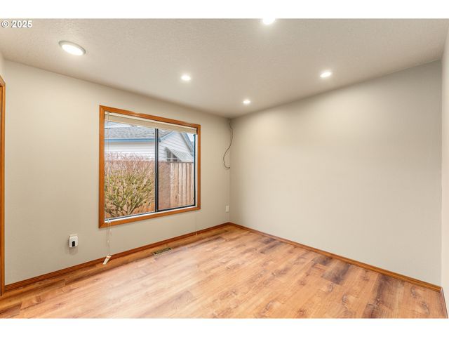 2315 Ne 156TH Pl, Portland, OR 97230