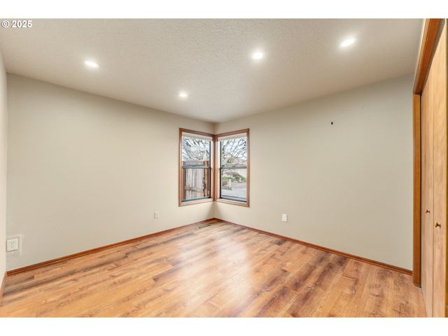 2315 Ne 156TH Pl, Portland, OR 97230