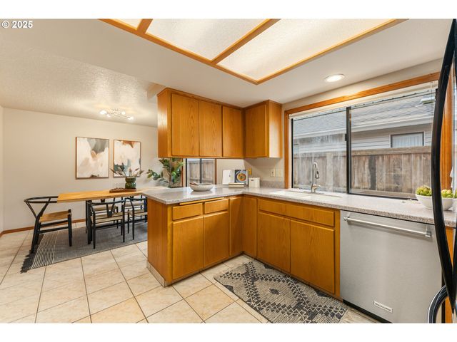 2315 Ne 156TH Pl, Portland, OR 97230