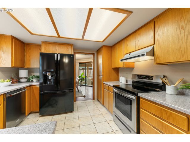 2315 Ne 156TH Pl, Portland, OR 97230