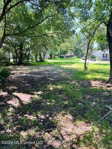 811 Lafayette Avenue, Pascagoula, MS 39567