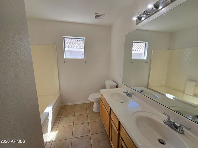 1074 E CATHY Drive, Gilbert, AZ 85296