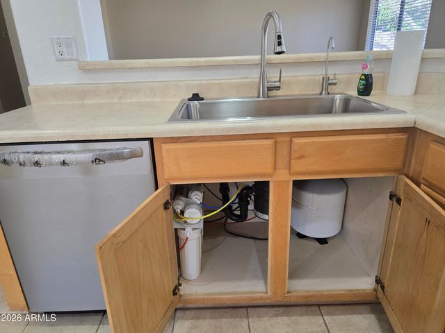 1074 E CATHY Drive, Gilbert, AZ 85296