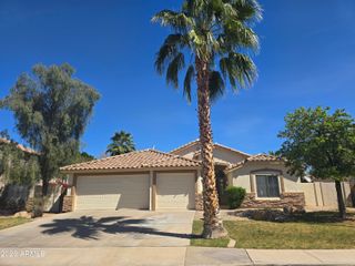 1074 E CATHY Drive, Gilbert, AZ 85296