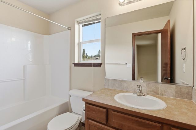 17202 N Cooper Ln, Colbert, WA 99005