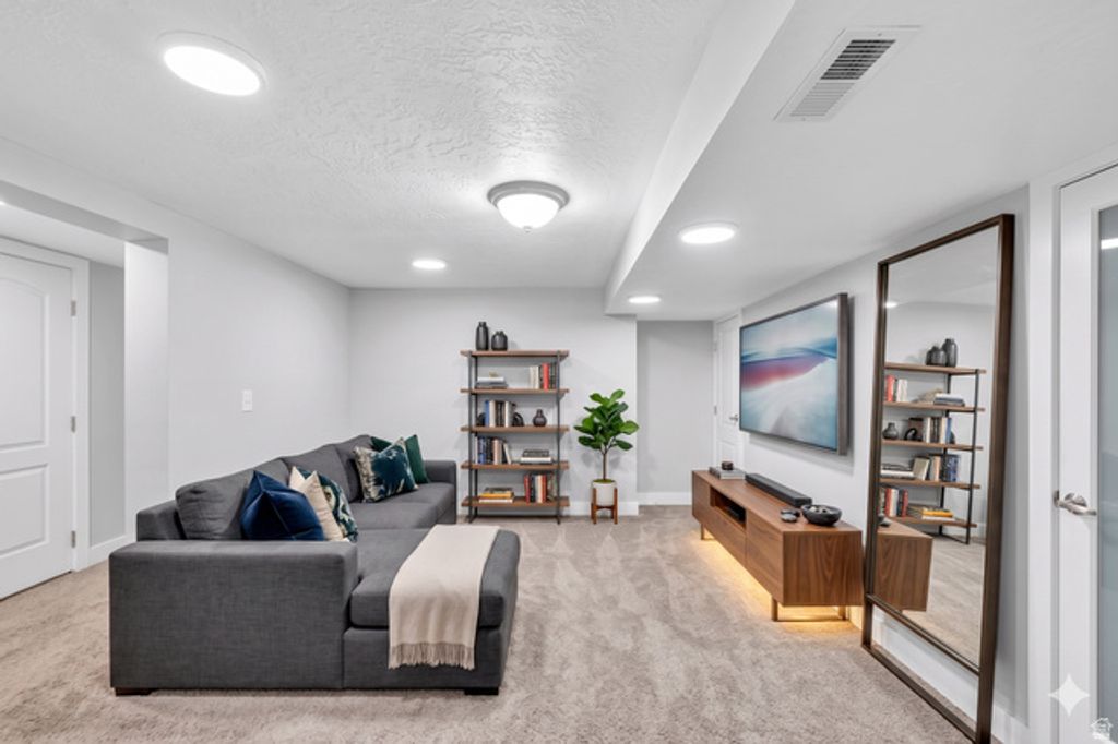 Image 17 of property listing at 7879 S OAK ST, Midvale, UT 84047