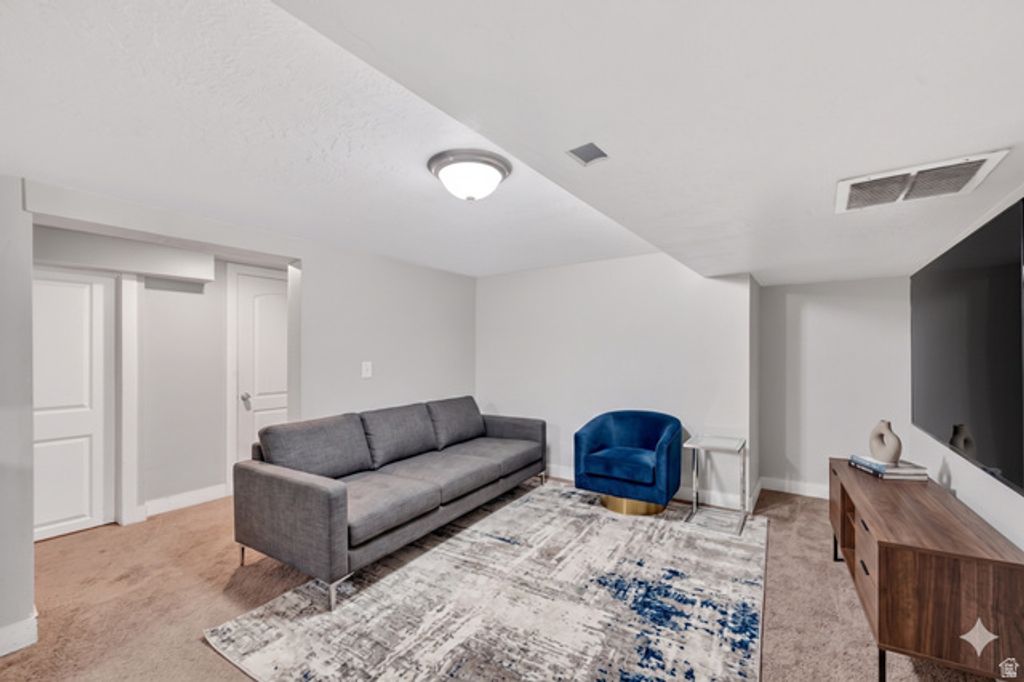 Image 18 of property listing at 7879 S OAK ST, Midvale, UT 84047