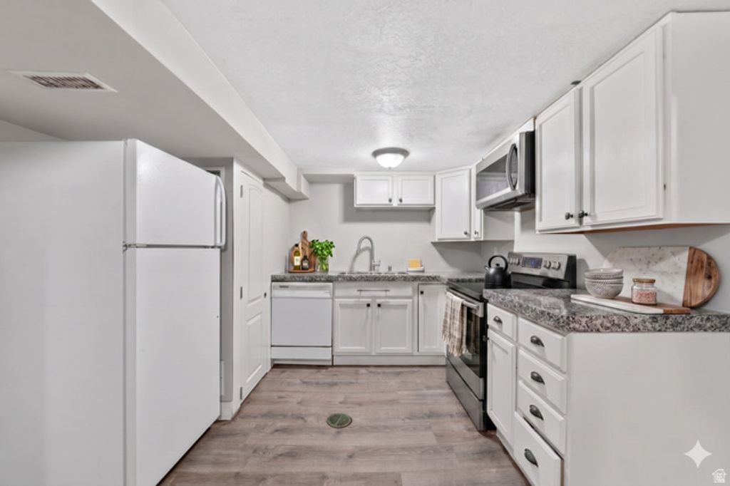 Image 20 of property listing at 7879 S OAK ST, Midvale, UT 84047