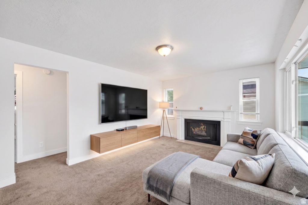 Image 3 of property listing at 7879 S OAK ST, Midvale, UT 84047