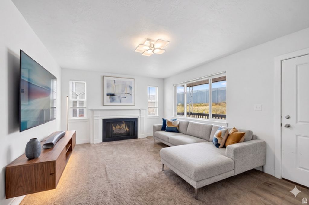 Image 5 of property listing at 7879 S OAK ST, Midvale, UT 84047