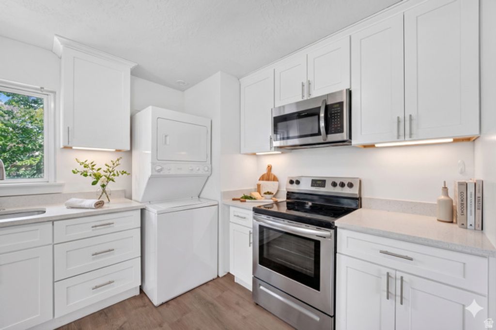 Image 6 of property listing at 7879 S OAK ST, Midvale, UT 84047