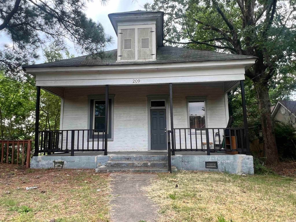 209 Oakcliff St, Hot Springs, AR 71901