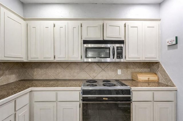 217 Czech Hall Place, Yukon, OK 73099