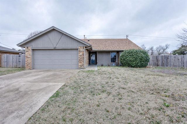 217 Czech Hall Place, Yukon, OK 73099