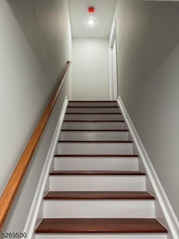 562 N 11Th St, Newark City, NJ 07107