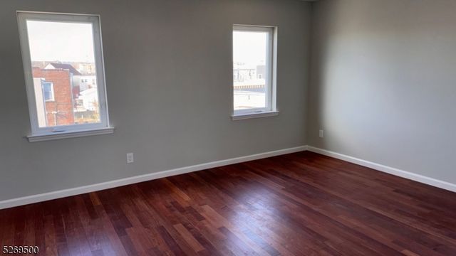 562 N 11Th St, Newark City, NJ 07107