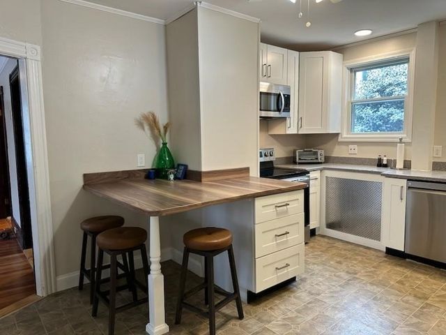 44 Charles Street 1, Newport, RI 02840