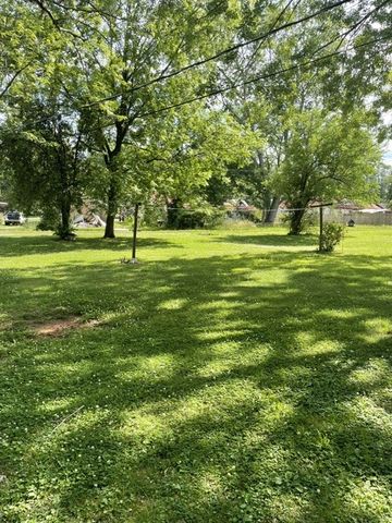527 7th St, Lawrenceburg, TN 38464