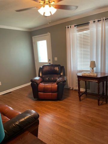 527 7th St, Lawrenceburg, TN 38464