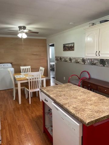 527 7th St, Lawrenceburg, TN 38464