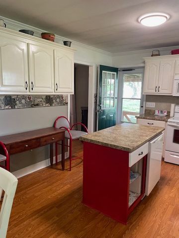 527 7th St, Lawrenceburg, TN 38464