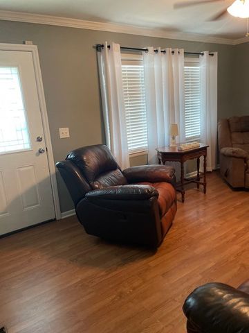 527 7th St, Lawrenceburg, TN 38464
