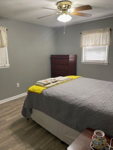 527 7th St, Lawrenceburg, TN 38464