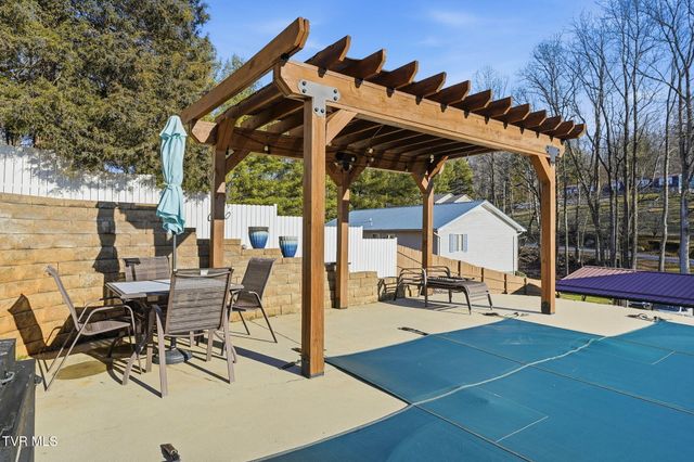 326 Big Springs Road, Elizabethton, TN 37643