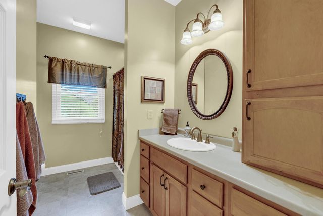 9019 Cherokee Trl, Crossville, TN 38572
