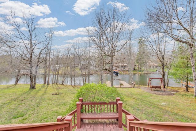 9019 Cherokee Trl, Crossville, TN 38572