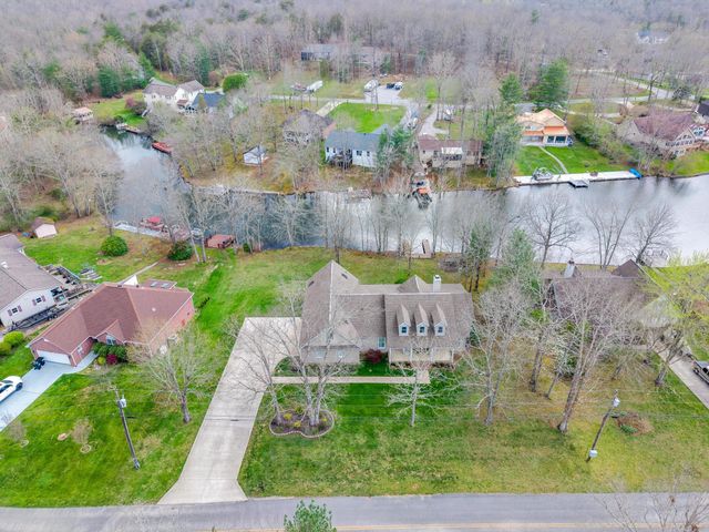 9019 Cherokee Trl, Crossville, TN 38572