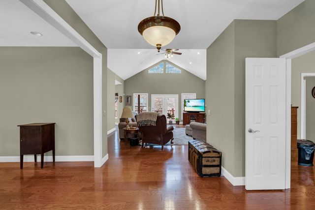 9019 Cherokee Trl, Crossville, TN 38572
