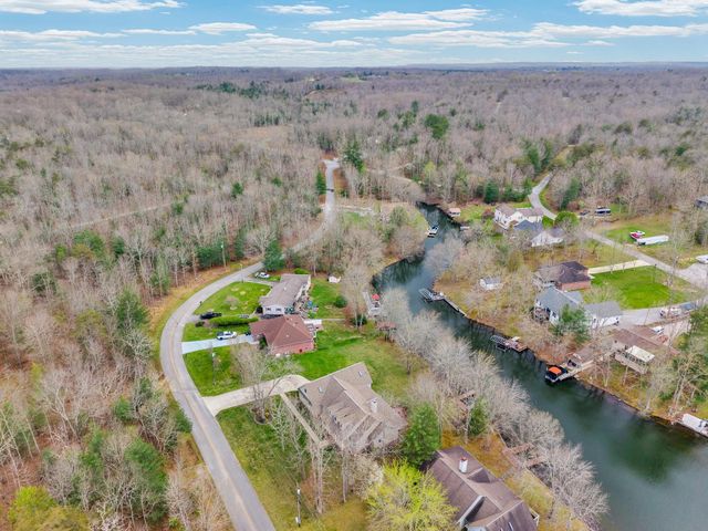 9019 Cherokee Trl, Crossville, TN 38572