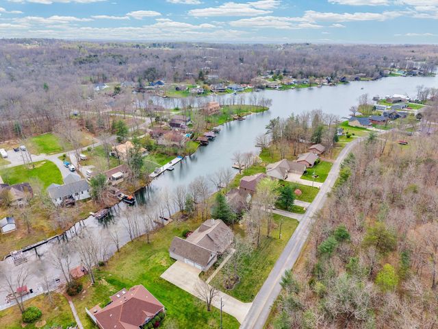 9019 Cherokee Trl, Crossville, TN 38572