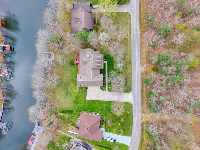 9019 Cherokee Trl, Crossville, TN 38572