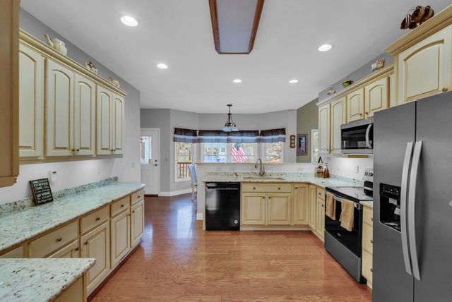 9019 Cherokee Trl, Crossville, TN 38572