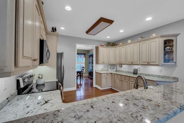 9019 Cherokee Trl, Crossville, TN 38572