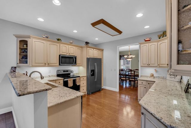 9019 Cherokee Trl, Crossville, TN 38572