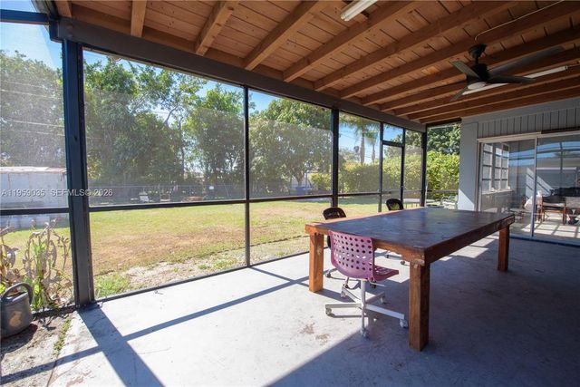 1560 NE 11th St, Homestead, FL 33033