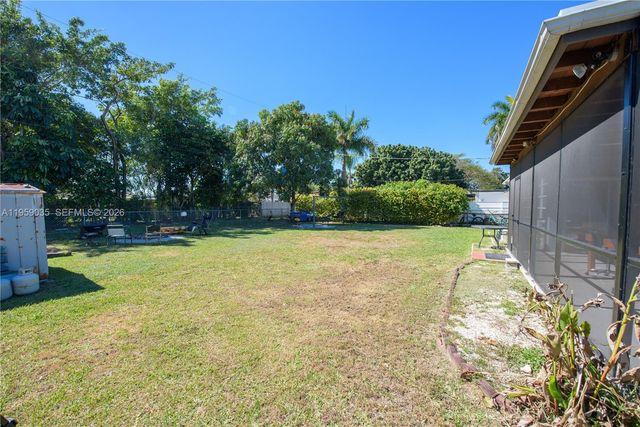 1560 NE 11th St, Homestead, FL 33033