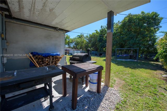 1560 NE 11th St, Homestead, FL 33033