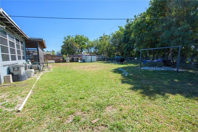 1560 NE 11th St, Homestead, FL 33033