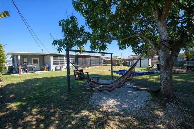 1560 NE 11th St, Homestead, FL 33033