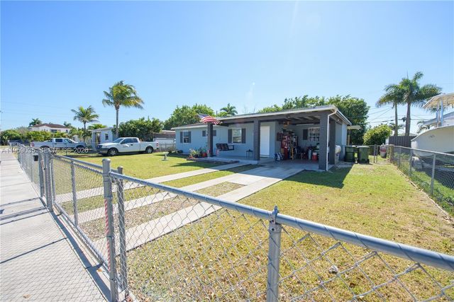 1560 NE 11th St, Homestead, FL 33033