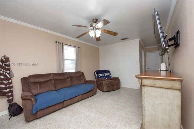 1560 NE 11th St, Homestead, FL 33033