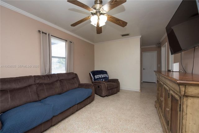 1560 NE 11th St, Homestead, FL 33033