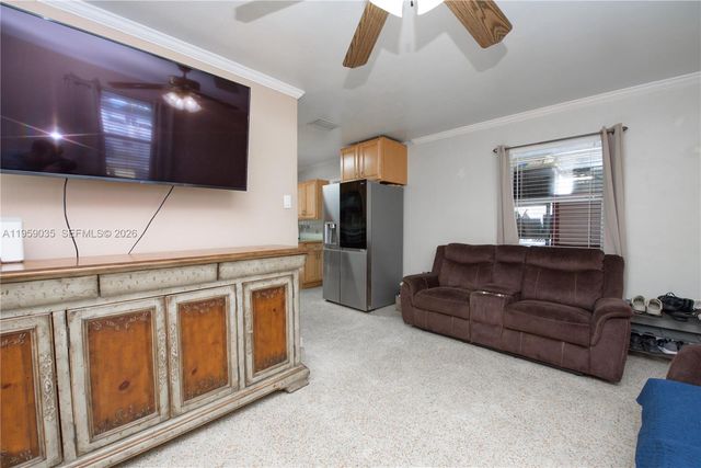 1560 NE 11th St, Homestead, FL 33033