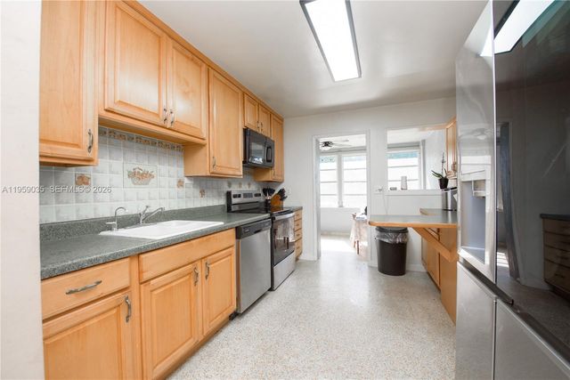 1560 NE 11th St, Homestead, FL 33033