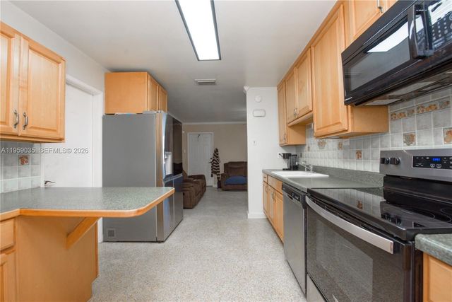 1560 NE 11th St, Homestead, FL 33033