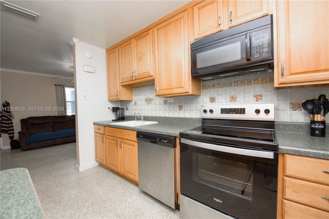 1560 NE 11th St, Homestead, FL 33033